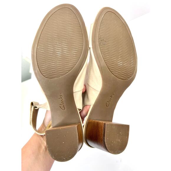 Clarks 9.5M Ralene Shine Sand Suede Slingback Heels Sandals - Picture 7 of 8